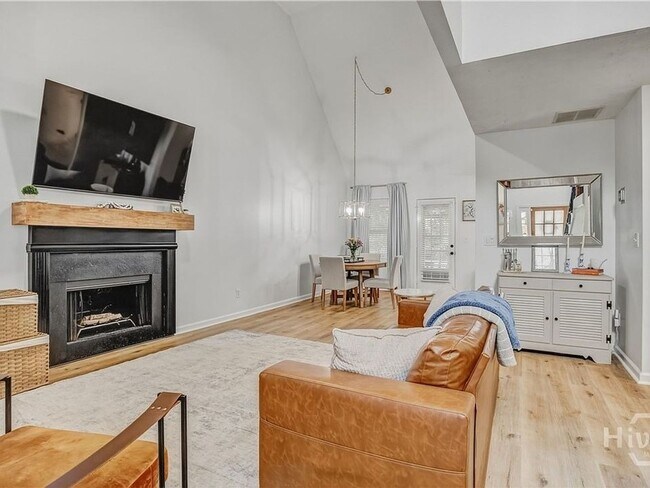 Building Photo - Beautiful 3BR/3BA Home with Private Pool in Commerce