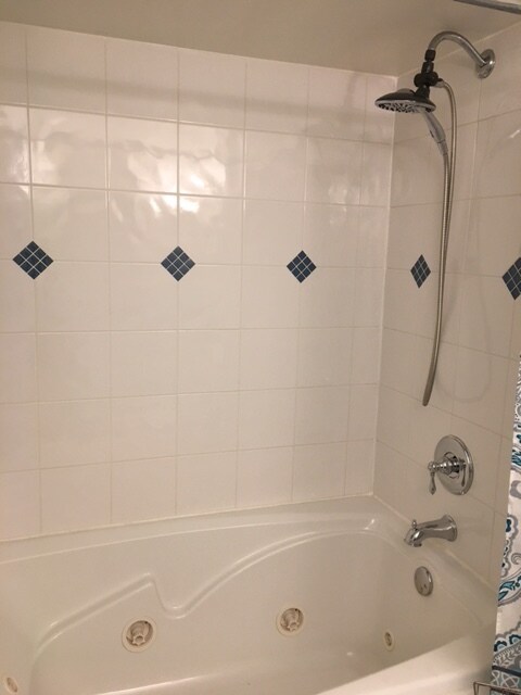 Bath Tub Master Bedroom - 2300 Old Spanish Trl