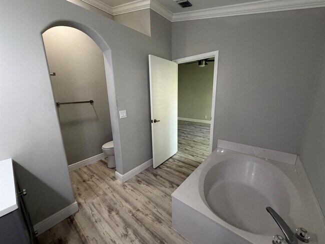 Building Photo - 7657 Sanctuary Dr