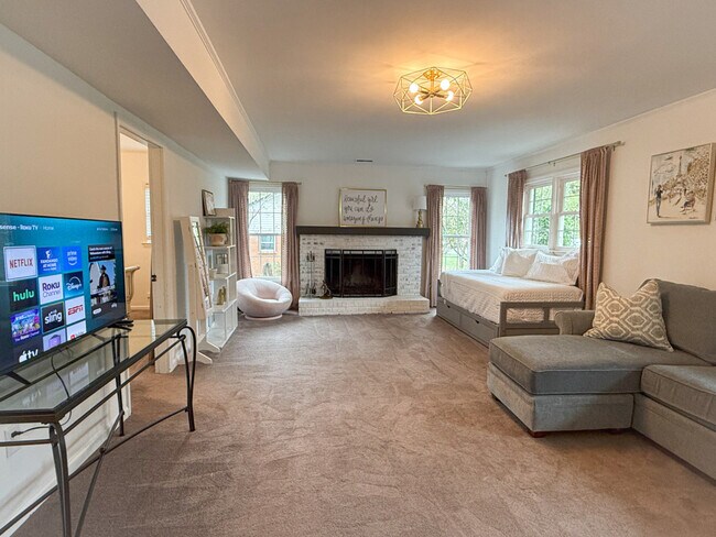 Building Photo - 7601 Bedfordshire Dr