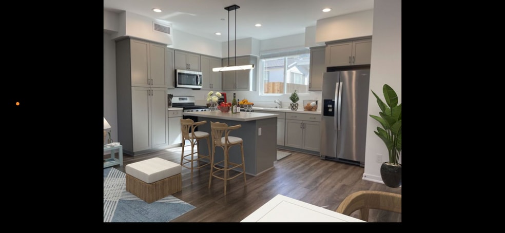 Building Photo - 1260 E Santa Clara St