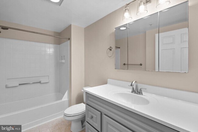 Building Photo - 3101 N Hampton Dr