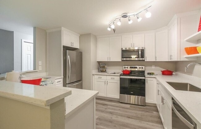 Building Photo - 3 Bed 2 Bath Condo is Available for Rent!