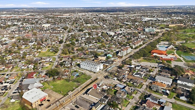 Building Photo - 3911 Fulton St