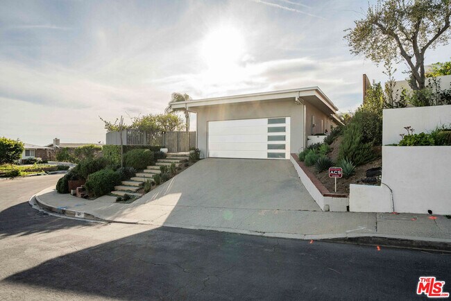 Building Photo - 686 Enchanted Way