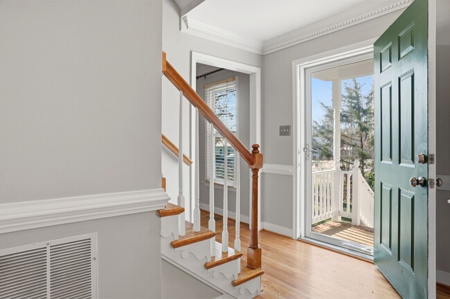 Building Photo - LOVELY 4 BEDROOM HOME IN MONACAN HILLS