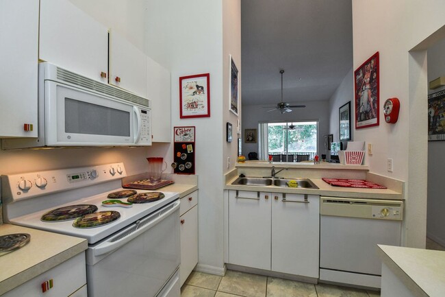 Building Photo - 4228 Central Sarasota Pkwy