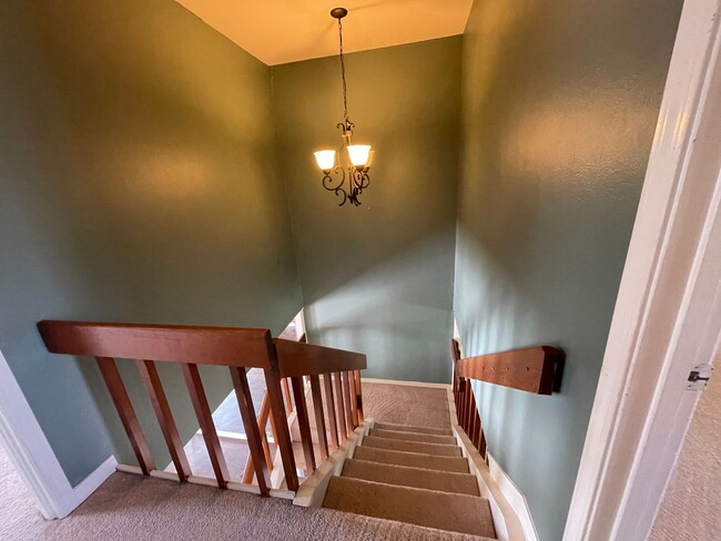 Building Photo - Townhome in Gated Community