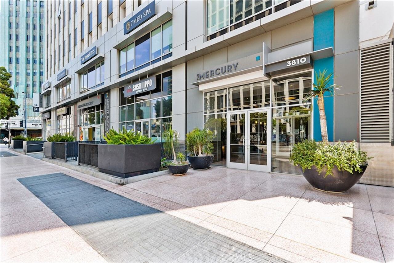 Building Photo - 3810 Wilshire Blvd