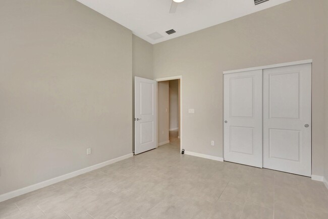 Building Photo - 357 SE Filoli Dr