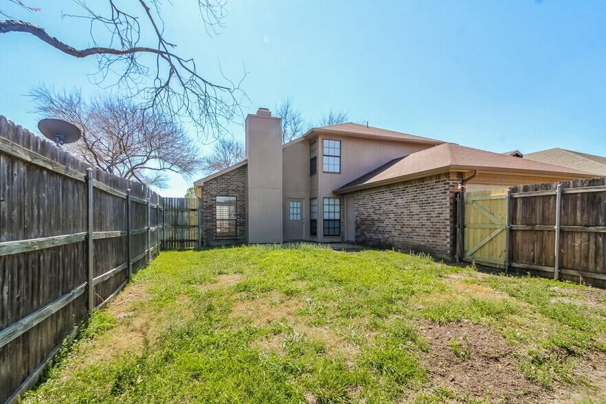 Building Photo - 423 Barton Dr