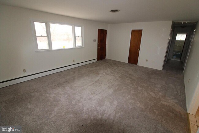 Building Photo - 4032 Quakerbridge Rd