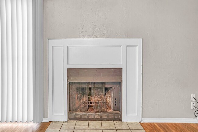 Building Photo - 4028 NW Ozmun Ave