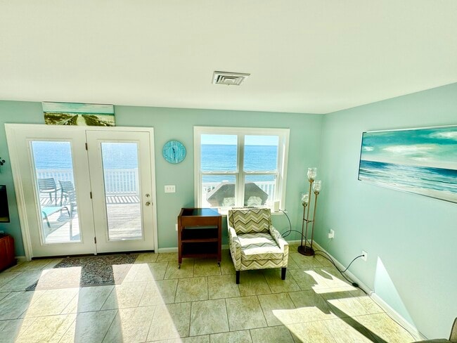 Building Photo - 39 Circle Beach Rd