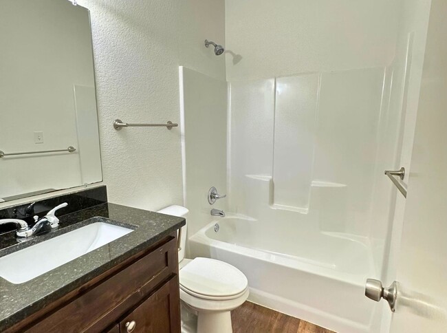 Building Photo - Charming 3 Bed 2 Bath Home - Fenced Backyard!