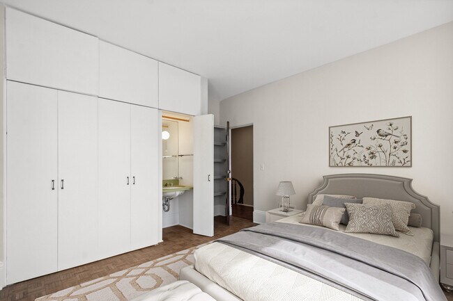 Building Photo - 545 W Belden Ave