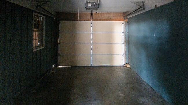 Building Photo - 204 Truman St