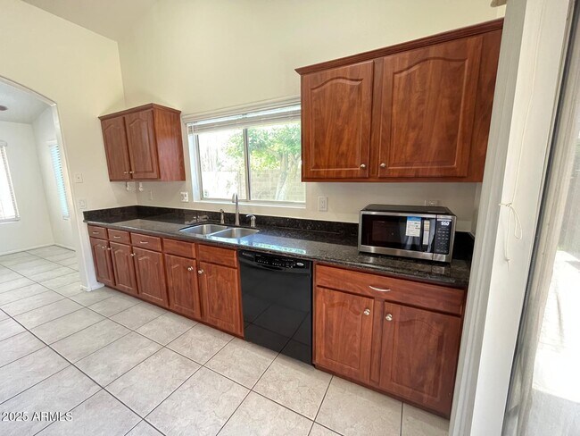 Building Photo - 5023 W Kristal Way