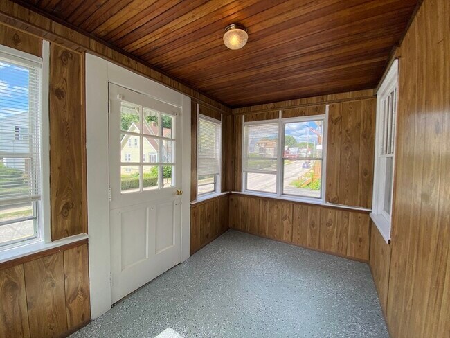 Building Photo - 37 Walnut Ct