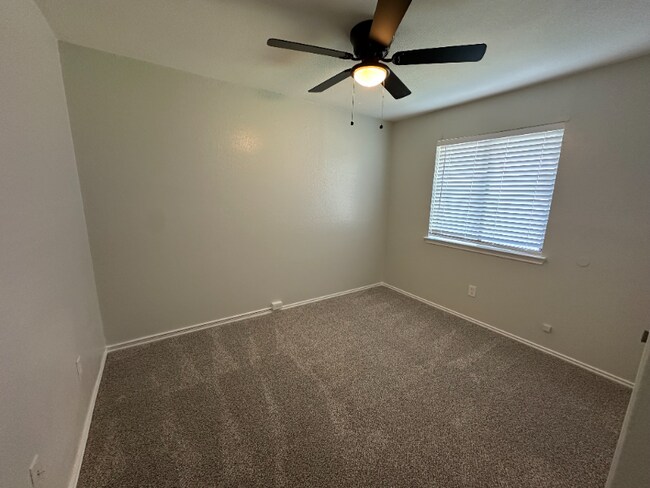 Building Photo - 319 Shea St