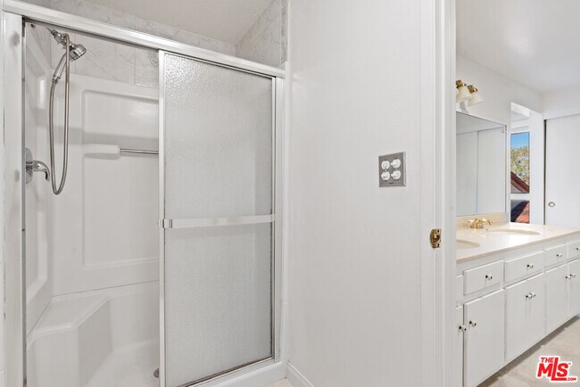 Building Photo - 106 Cresta Verde Dr