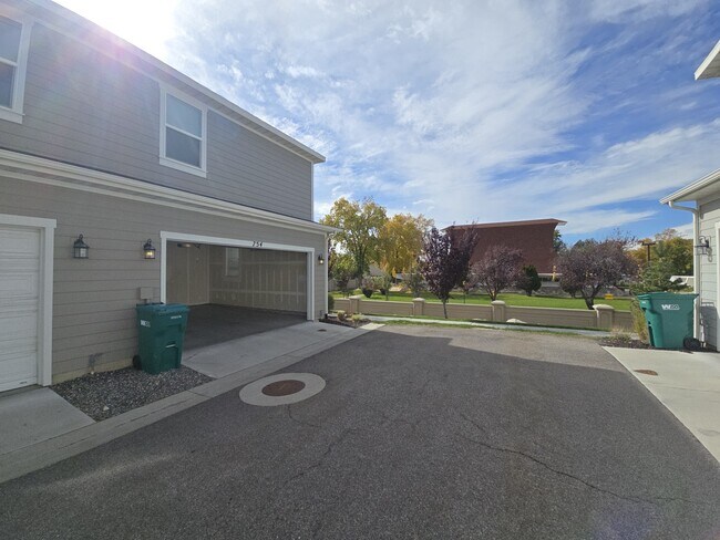 Building Photo - 754 E 950 N