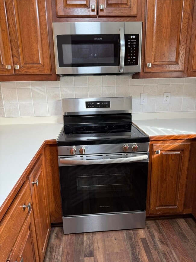 Building Photo - 304 Persimmon Way