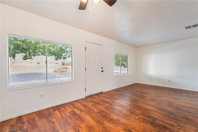 Building Photo - 1611 E Harmon Ave