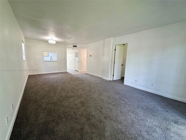 Building Photo - 8735 Ramblewood Dr