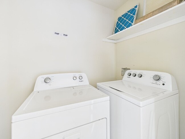 Building Photo - 2102 Brockway Ln