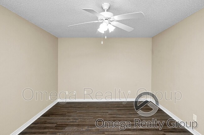 Building Photo - 2672 Rosebud Dr E
