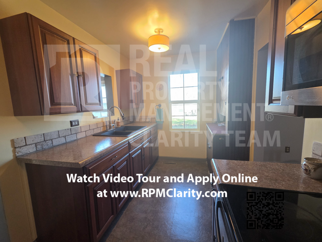 Building Photo - Available Now!!! 2 Bed/1 Bath Cottage on t...