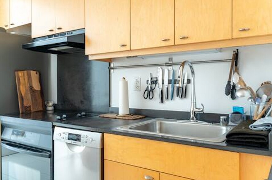 Kitchen - 1510 Park Ave
