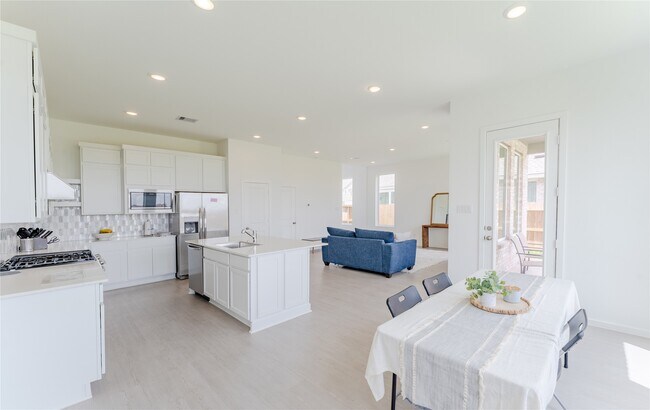 Building Photo - 6371 Iron Clover Dr