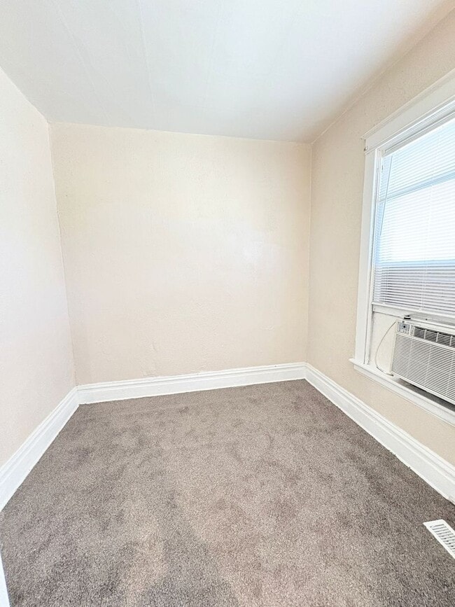 Building Photo - 837 Avondale Ave