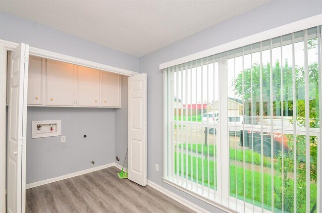 Building Photo - 7703 Quail Meadow Dr