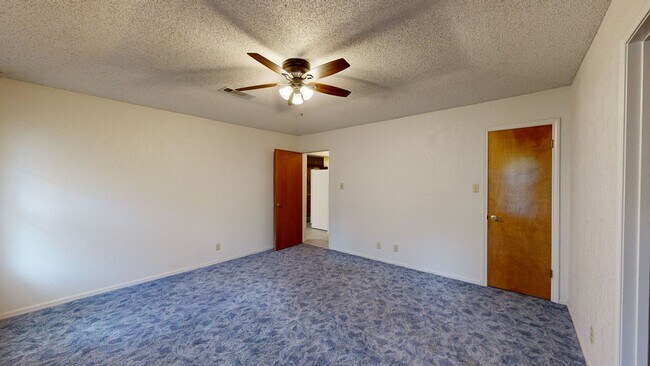 Building Photo - 2 WEEKS FREE + $1,595 for a 3 Bedroom vintage charmer in Harker Heights!