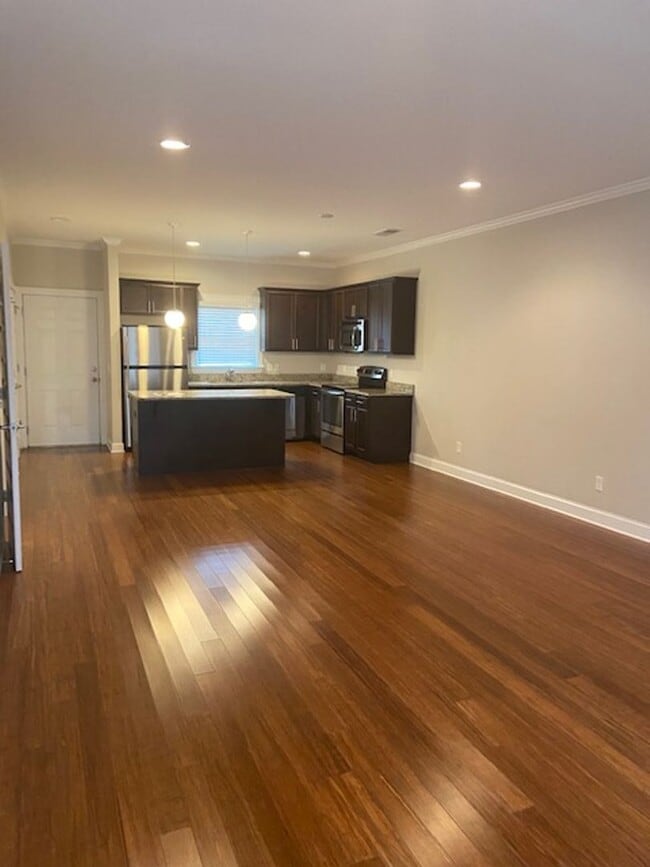 Building Photo - Stunning 3 bed/2.5 bath townhouse with Gated Parking and Energy Efficiency