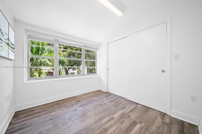 Building Photo - 1520 SW 11th Terrace