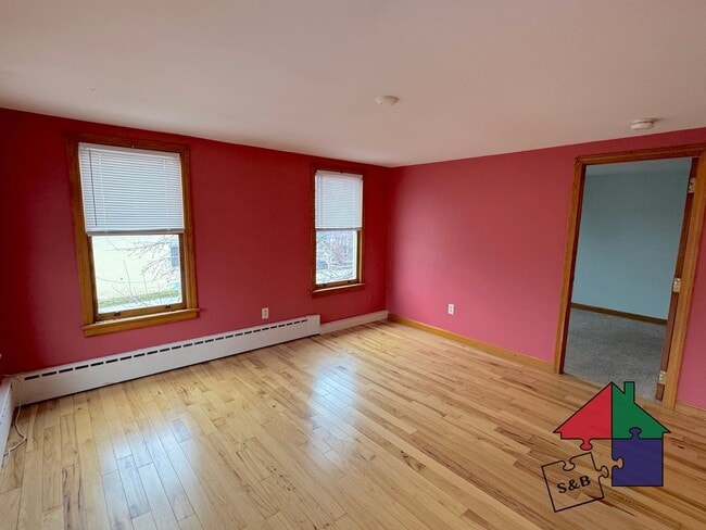 Building Photo - 109 Maple St