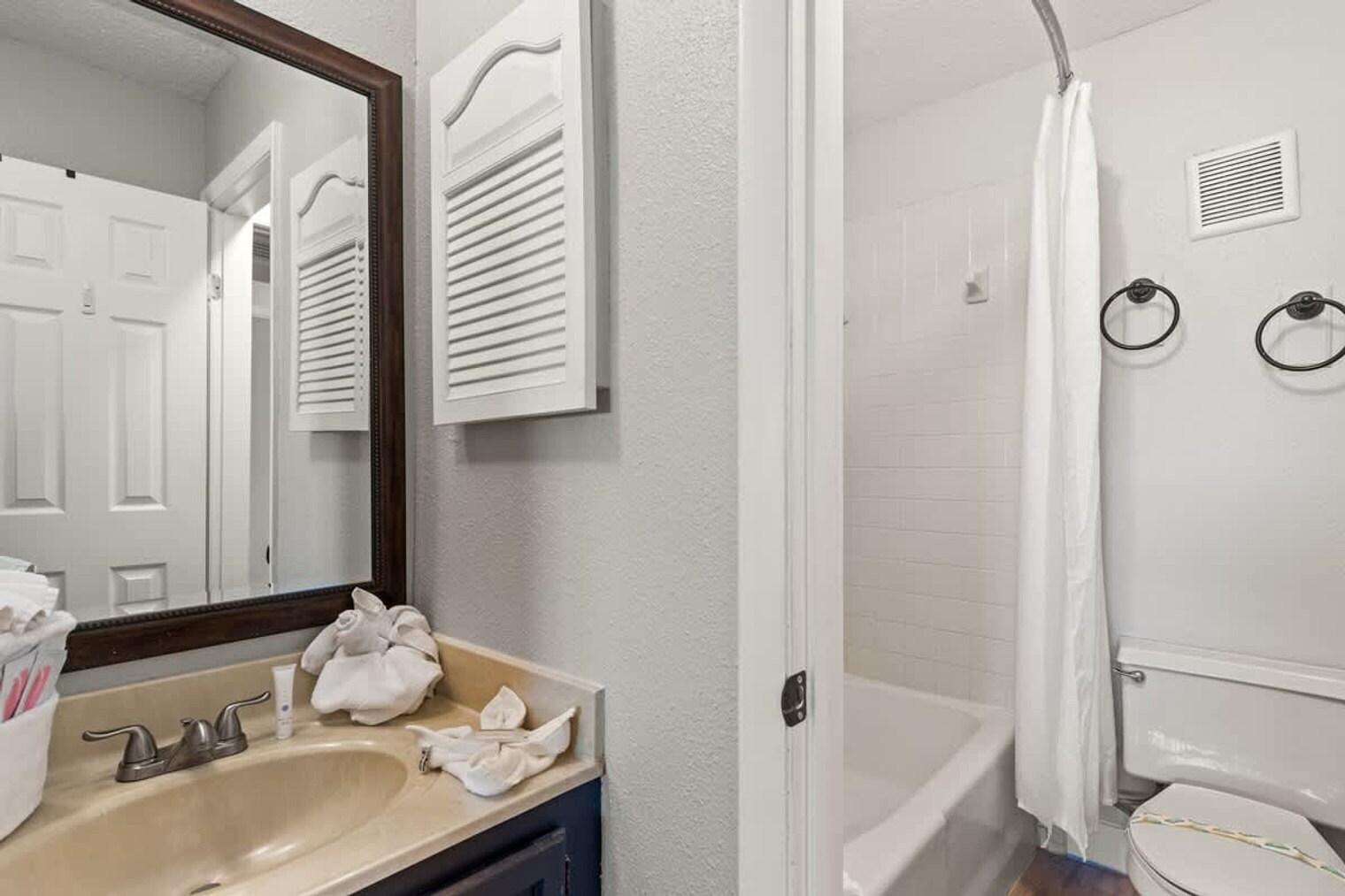 Building Photo - 8743 Thomas Dr