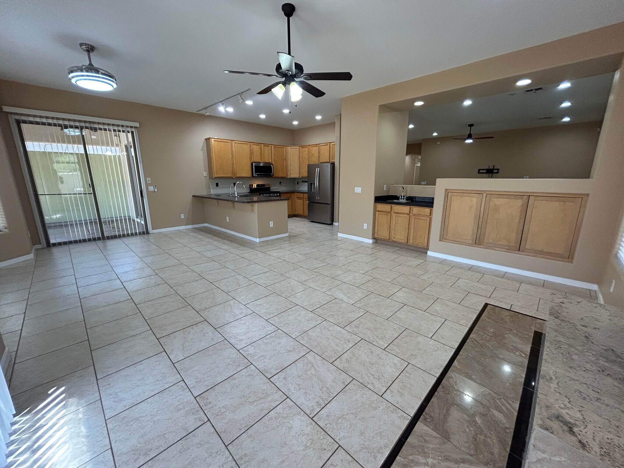 Building Photo - 2041 E Fawn Dr