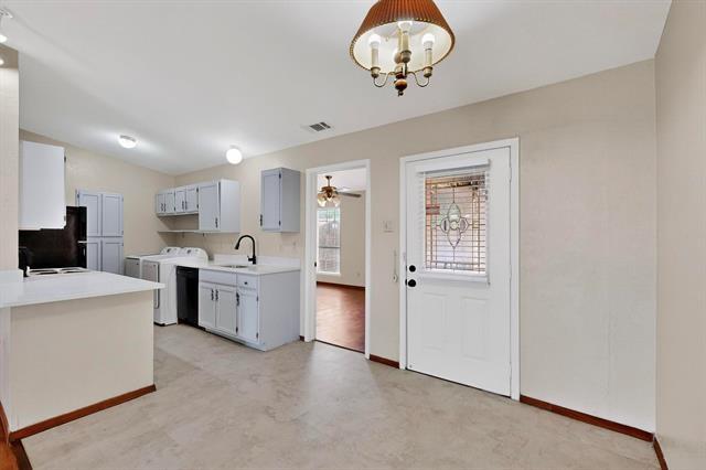 Building Photo - 1425 Brazos Dr