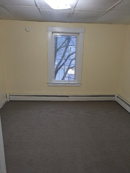 Building Photo - 47 Knapp St