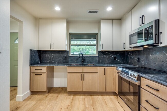 Building Photo - 1215 Mill Valley Dr