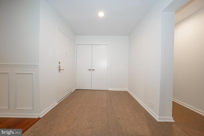 Building Photo - 1640 Oakwood Dr
