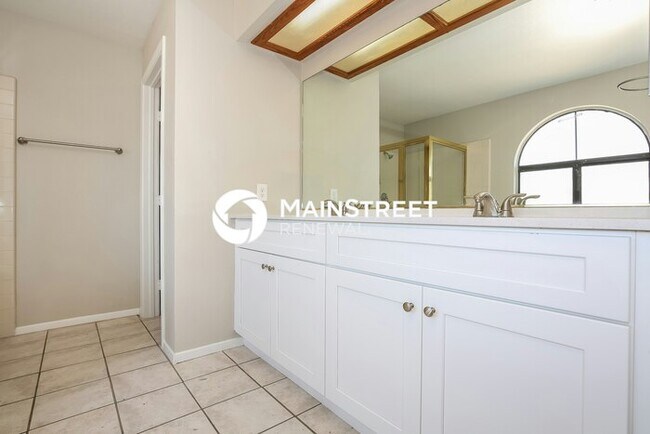 Building Photo - 4 Bedroom Pet-Friendly Home in LAS VEGAS, ...