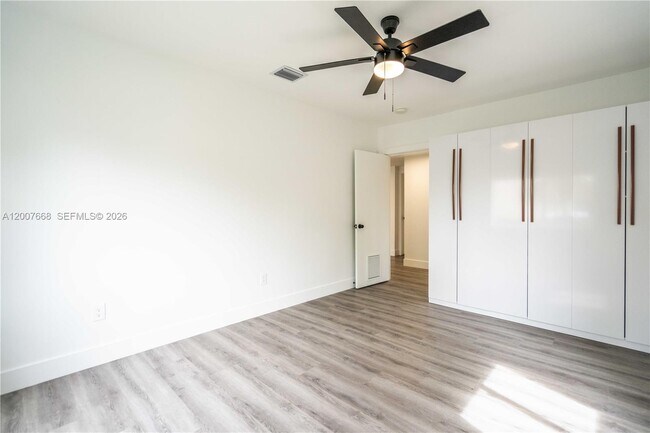 Building Photo - 725 81st St