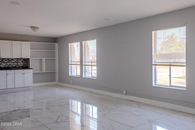 Building Photo - 4402 Cindy Ln