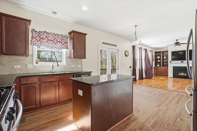 Building Photo - "Spacious 5-Bed Retreat with Wet Bar, Movie Room & Finished Basement in Kennesaw!"